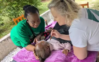 Ivka, Johanka a Honza opět v Zambii – učíme laskavý přístup k dětem s postižením