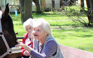 Pomozme zlepšit životní úroveň v domovech seniorů