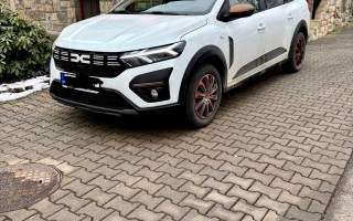 Nové auto pro Sárinku a její rodinu