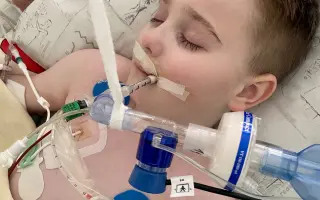 Mari: Kluk, co obehrál smrt, hledá cestu k „NORMÁLNU“