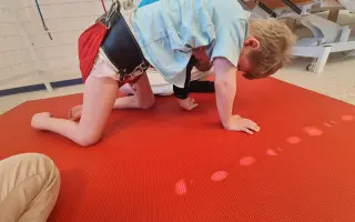 Dejme Tomíkovi po encefalitidě šanci znovu chodit