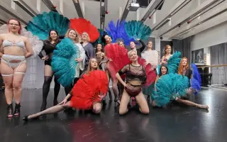 Staň se patronem podcastové série Zorye Blue plné burlesky a sebevědomí