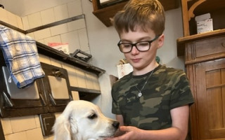 Asistenční pes na pomoc Williamovi s epileptickými záchvaty