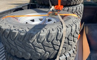 Offroad pneumatiky do bláta pro ukrajinské obránce