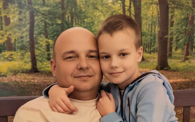 Bezpečný domov pro Patrika. Pomozte tátovi vybudovat zázemí bez rizika