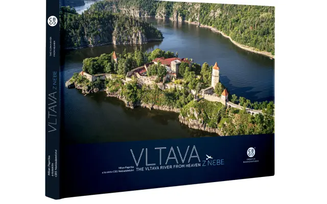 Dárková kniha Vltava z nebe – podpořte knihu ke 150. výročí Smetanovy Vltavy!