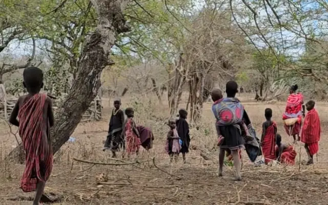 Pomozte nám dostat vodu do masajské vesnice