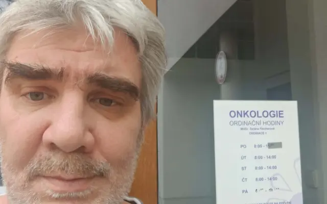 Táta bojuje s vážnou nemocí. Pomozme jeho ženě a dceři udržet domov