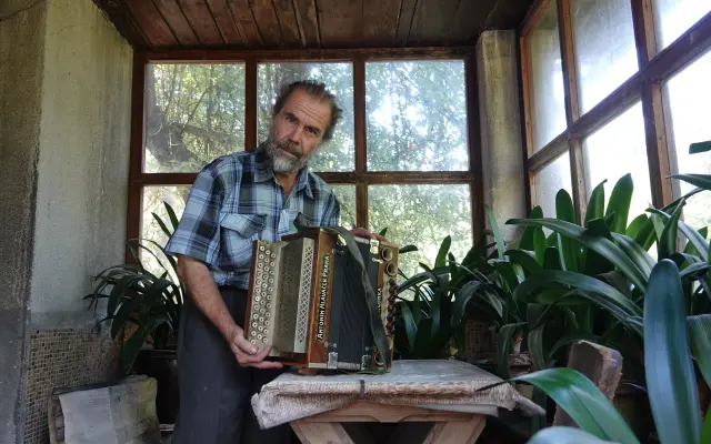 TOMÁŠOVA NEMOCNÁ HARMONIKA