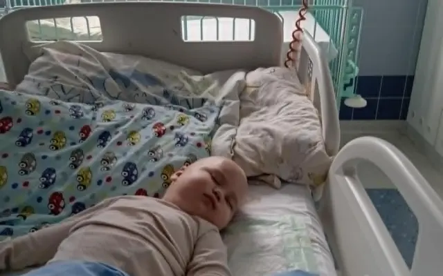 Doprava Lukáška a Adámka za uzdravením