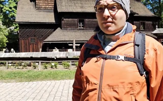 Na zajištění péče o Járu,když máma nemůže pečovat.