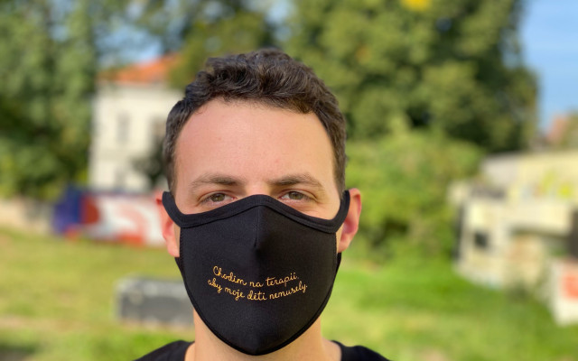Jedna rouška včetně poštovného