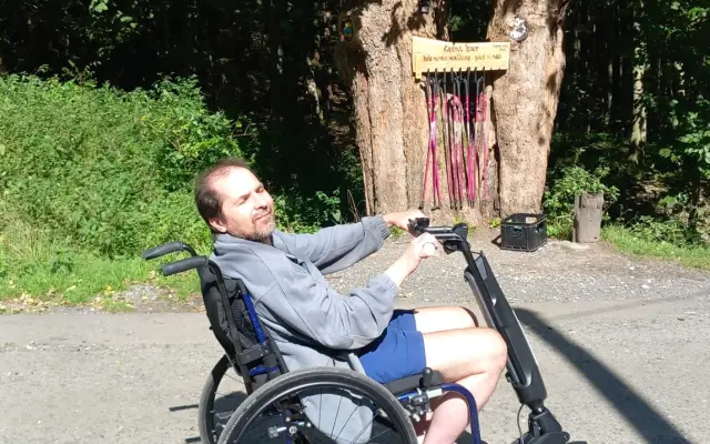 Pomozte mi udržet mobilitu a soběstačnost při roztroušené skleróze