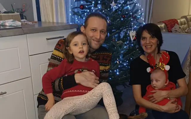 Odejít ve 43 letech je příliš brzy. Pomozme to jeho ženě a dětem zvládnout.
