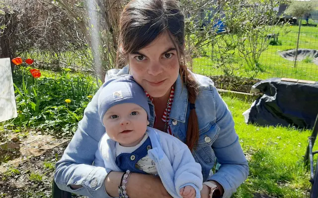 Darujme mámě kroky k synovi