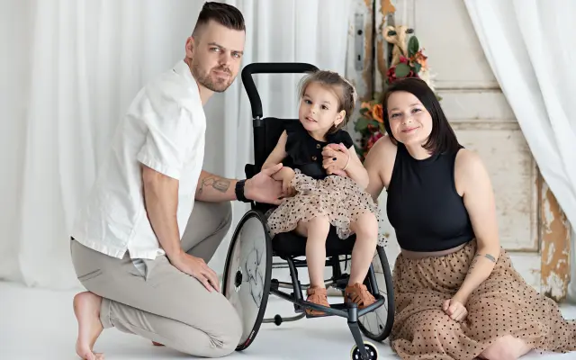 Pomozme Karolínce udělat první krůčky