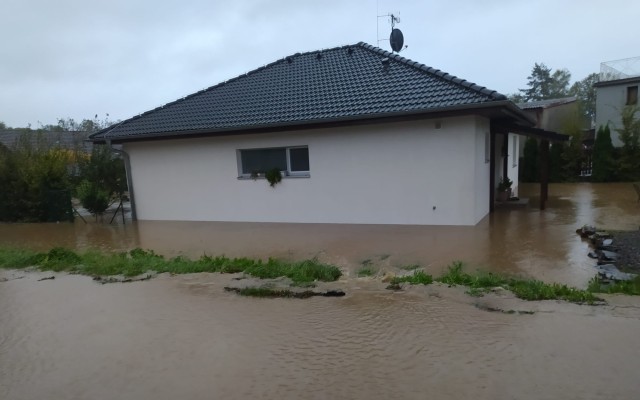 Pomoc po povodních, sbírka pro obnovu zničeného rodinného domova ve Vávrovicích