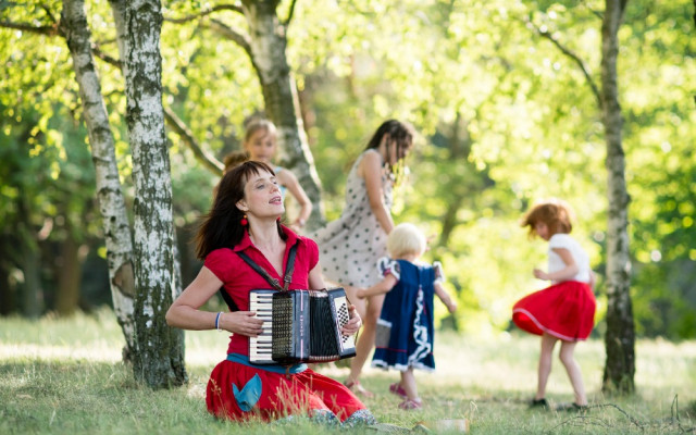 Soukromá hodina pro vás, nebo vaše dítě (klavír, akordeon, ukulele, zpěv) + CD dle vlastního výběru