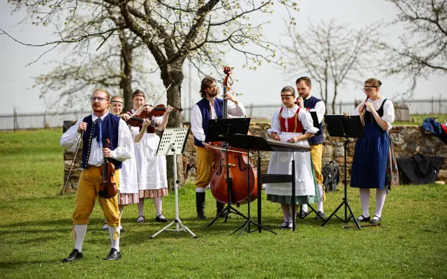 Podpořte vznik alba Folklorního souboru Šáteček