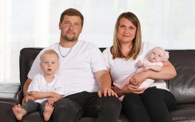 Malý andílek Viktorie: Pomozme jí udělat její  první krůčky s bráškou Vojtíškem