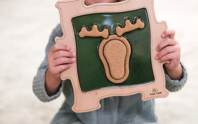 🚀Pomozte rozjet výrobu dřevěných senzomotorických puzzle a získat certifikaci🧩