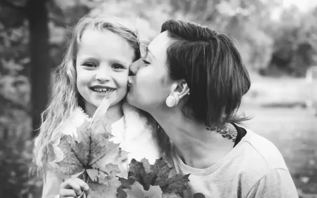 Aby Katka zvládla péči o svou dceru a brzy i o miminko