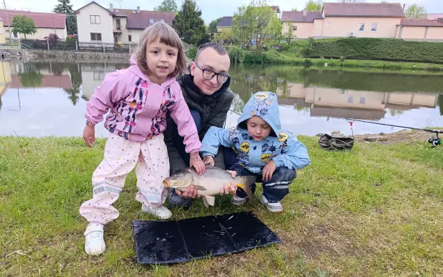 Pomozme našemu synovi v boji s nádorem mozku