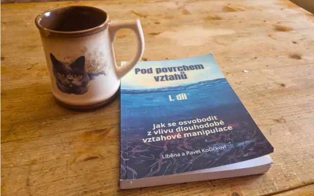 Podpořte knihu, která odkrývá, co se děje ve vztazích pod povrchem