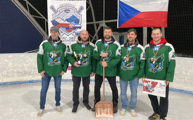 Podpořte HC Jestřábi na Mistrovství světa v rybníkovém hokeji