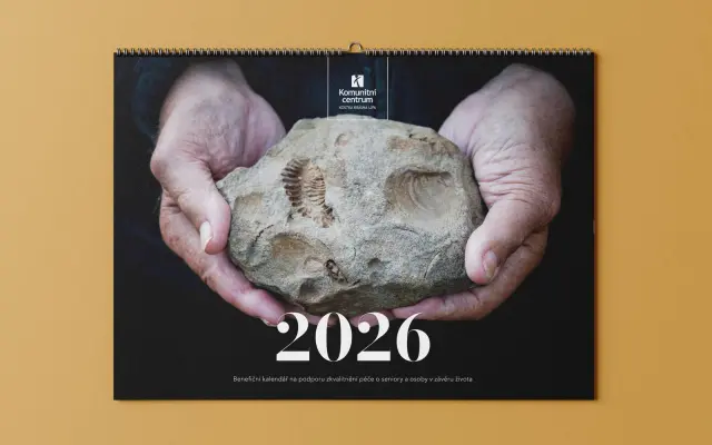 Kupte kalendář, který pomáhá zůstat doma