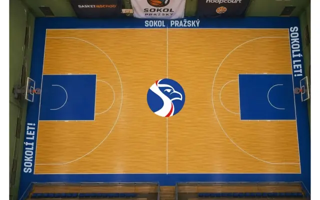 Rekonstrukce palubovky v míčové hale Sokol Pražský