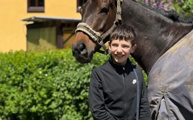 Zachraňme Elyho světlo: Operace očí mu vrátí život bez bolesti