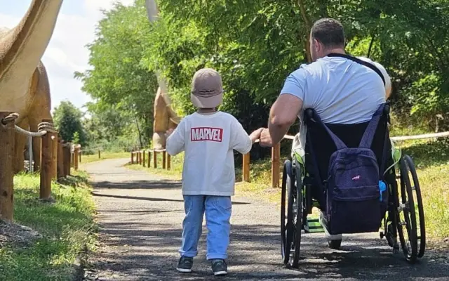 Pomozme Denisovi a jeho rodině - po nehodě zůstal ochrnutý