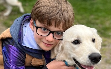 Asistenční pes na pomoc Williamovi s epileptickými záchvaty