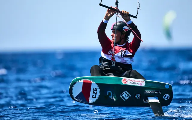 Cesta Juniorského mistra světa na vrchol ve wingfoilingu a Formula Kite