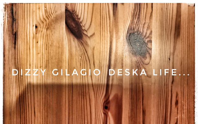 Deska kapely Dizzy Gilagio v originálním obalu