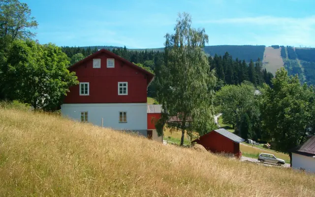Daruj cihlu na přístavbu Eljonu