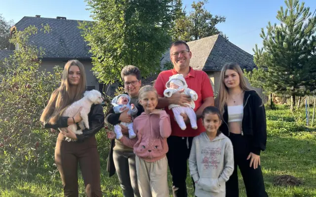 Šest dětí, boj s rakovinou a dvojčátka v náručí. Pomozme Markétě.