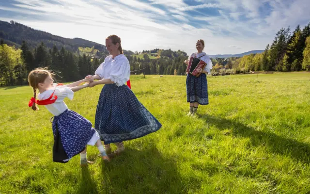Pomozte nám šířit Hravý folklor (ToLeboTo) mezi děti