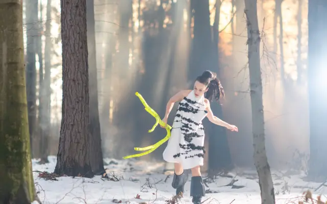 JULIE GOETZ vydává první album s názvem FIRST. Pomůžeš desku poslat do světa?