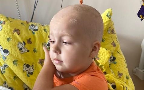 Pomoc malé tříleté Nikolce, která onemocněla těžkou nemocí, leukemií