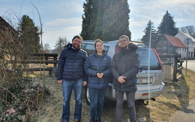 Car for two Ukrainian families in Srdov