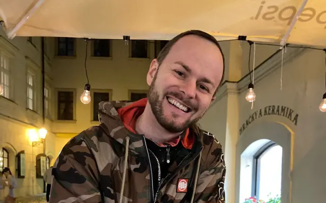 Pomozme Jakubovi překonat bariéry a získat zpět svobodu pohybu.