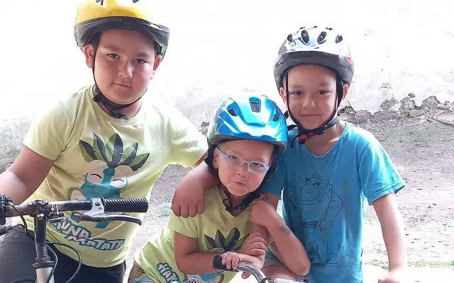 Pomoc pro 3 báječný kluky  kterým zemřela maminka.