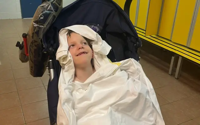 Speciální kočárek a pomůcky pro Aničku