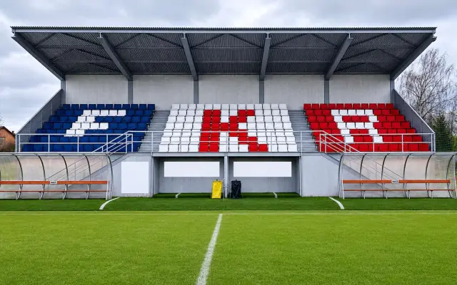 Kup si svoji sedačku! Pomozte nám rozzářit tribunu FK Rudná