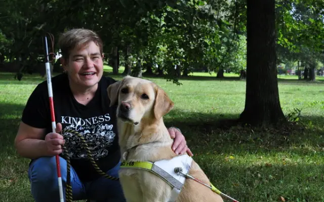 Nevidomá Lenka touží znovu slyšet hlasy svých blízkých