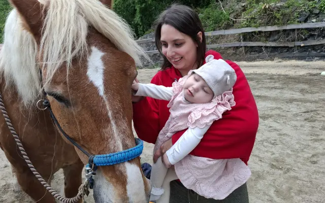 Pomoc pro Nelinku: terapie a pomůcky pro holčičku s dětskou mozkovou obrnou