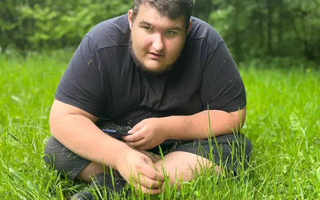 Dvoumetrový Ramon bojuje s těžkým autismem.