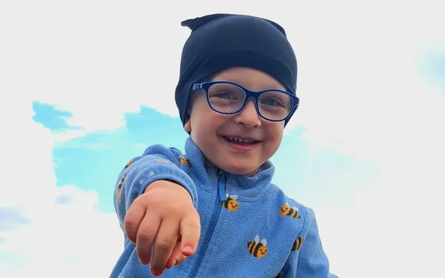 Maminka je po nehodě v nemocnici, buďme oporou pro Lucase a jeho bratra